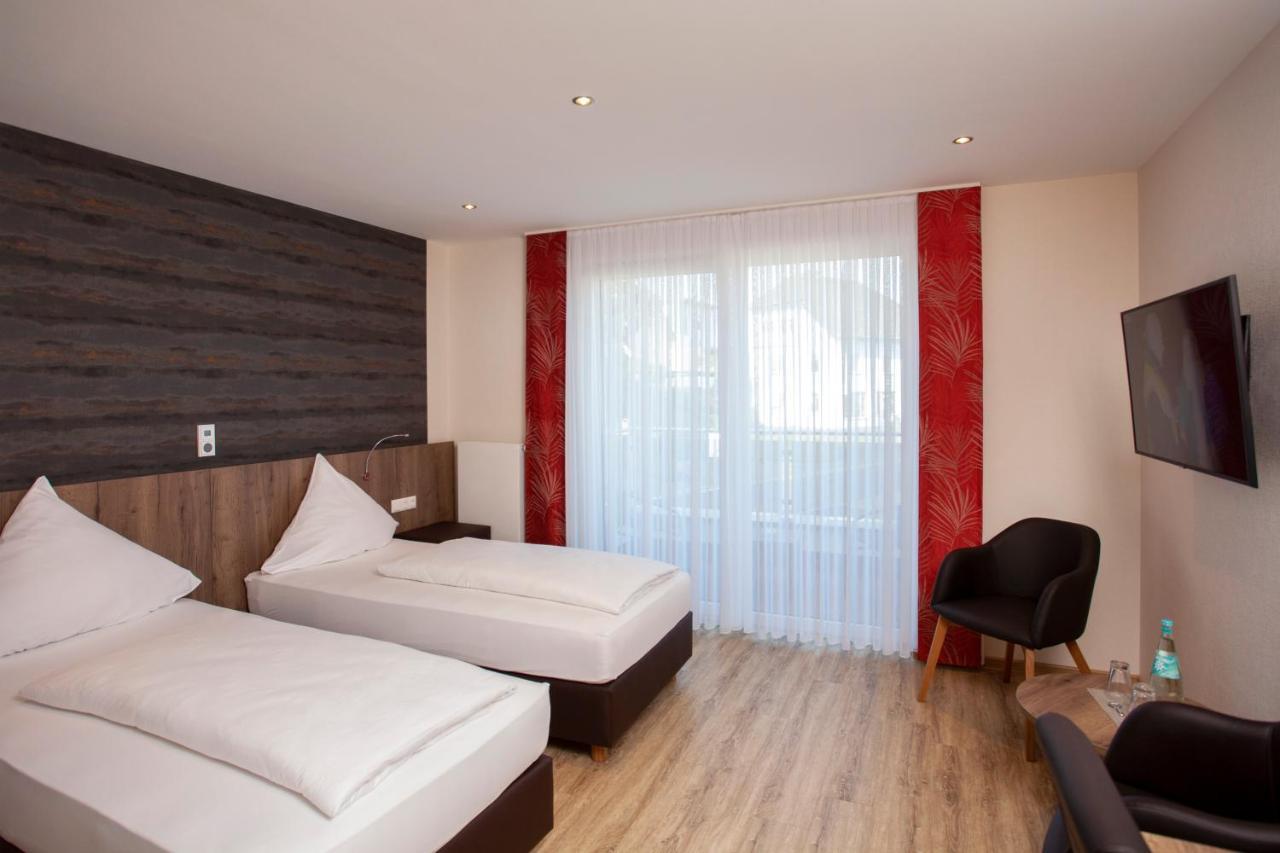 Haus Hubertus Hotel Winterspelt Exterior foto