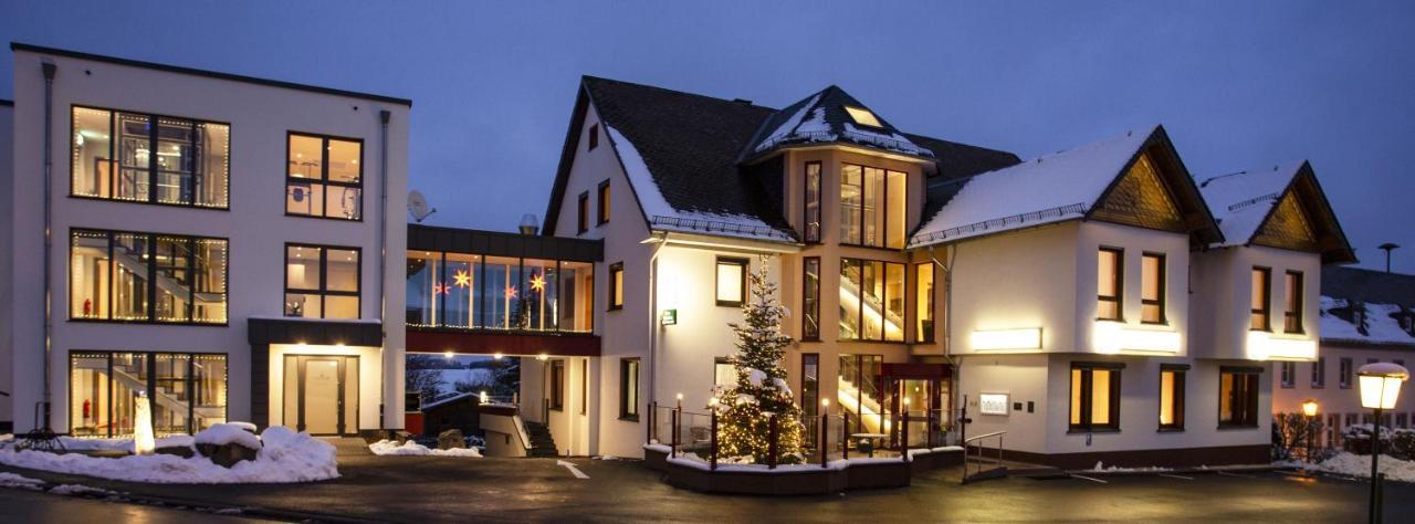 Haus Hubertus Hotel Winterspelt Exterior foto