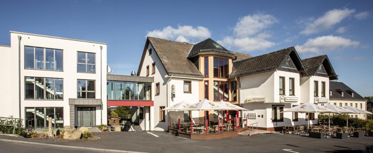 Haus Hubertus Hotel Winterspelt Exterior foto