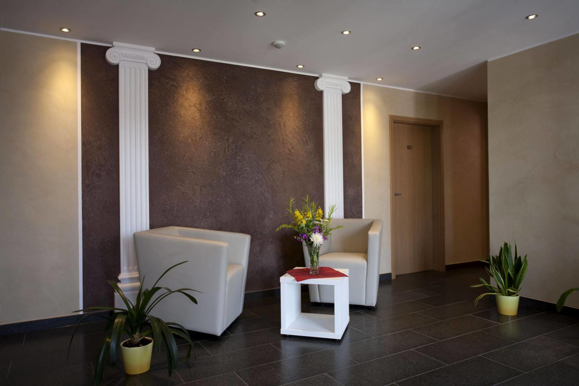 Haus Hubertus Hotel Winterspelt Exterior foto