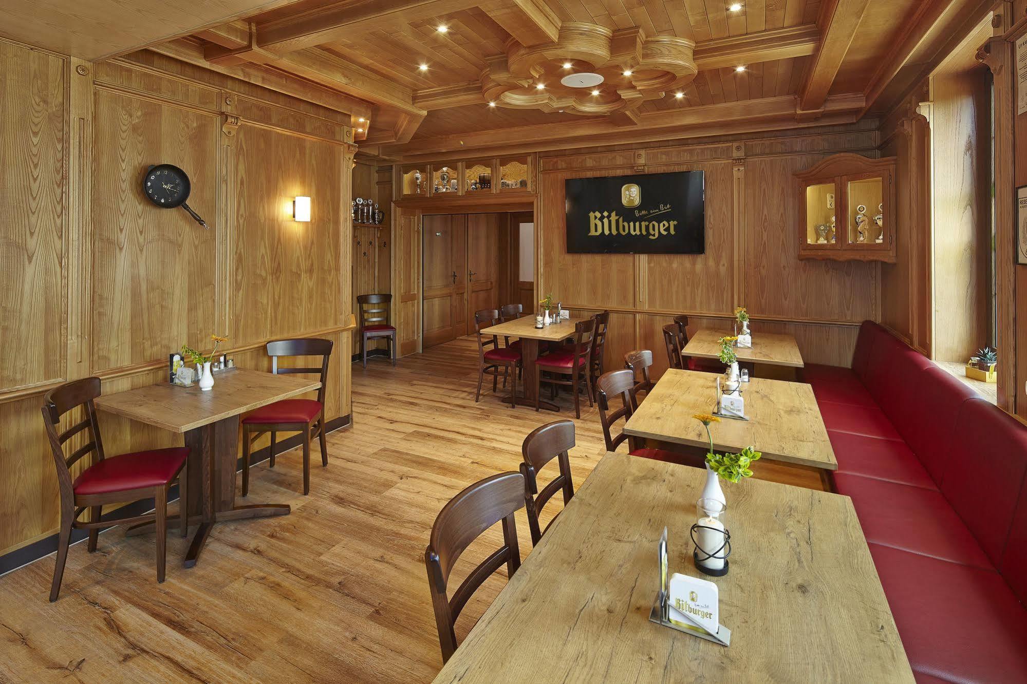 Haus Hubertus Hotel Winterspelt Exterior foto